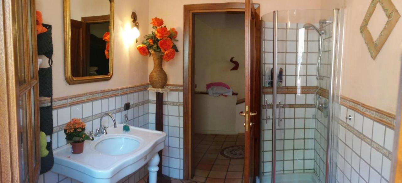 Room In Villa - Room In The Hills With Garden And Sea View San Salvatore  Kültér fotó