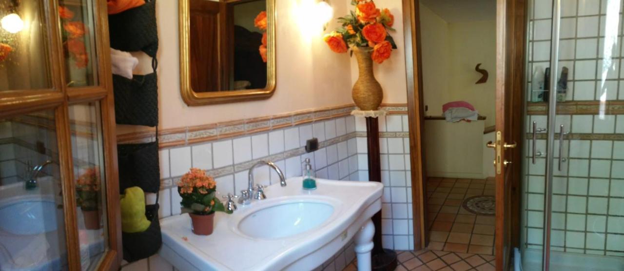 Room In Villa - Room In The Hills With Garden And Sea View San Salvatore  Kültér fotó